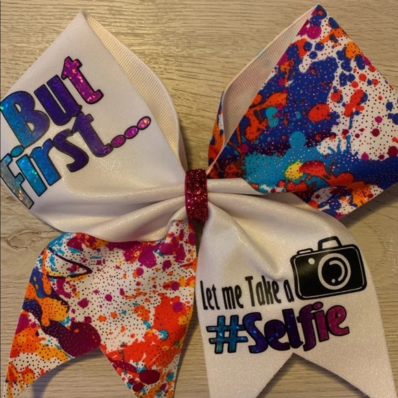 Large Bows - Picture 2 of 4